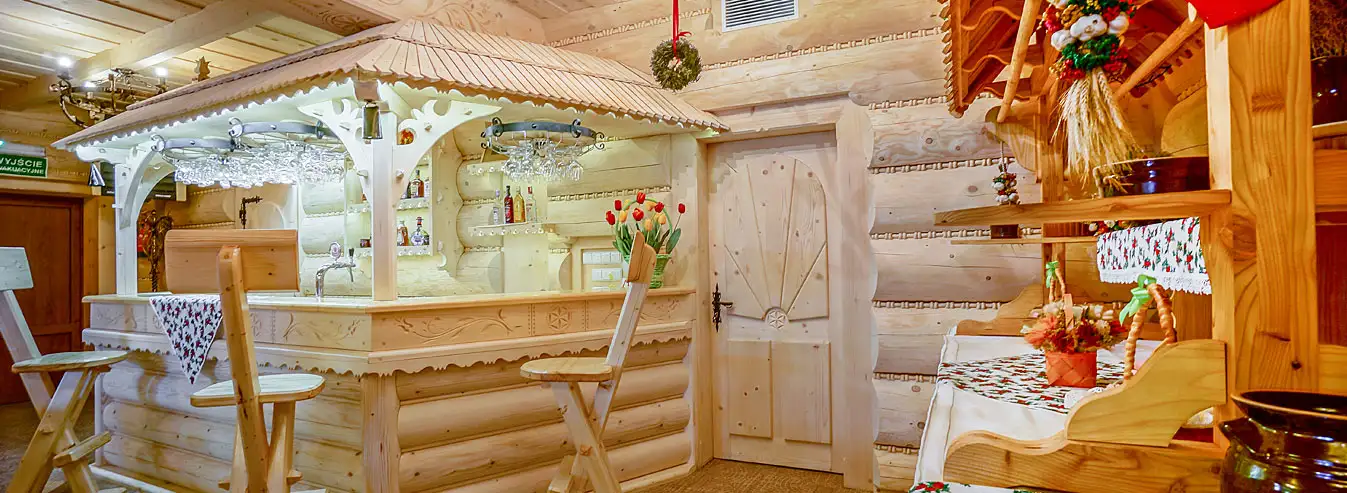 Hotel Białka Tatrzańska Tatry vakantie in de bergen Polen - uitzicht op de houten bar