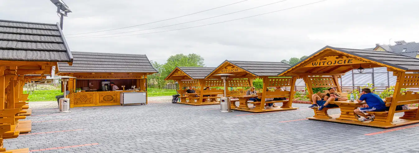 Hotel Białka Tatrzańska Tatry vakantie in de bergen Polen - foto van de houten tuinhuisjezone