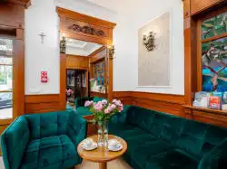 Hotel Lounge