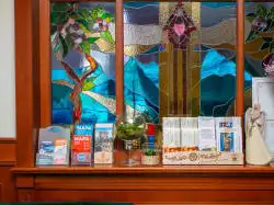 Tentoonstelling met plattegronden in het hotel